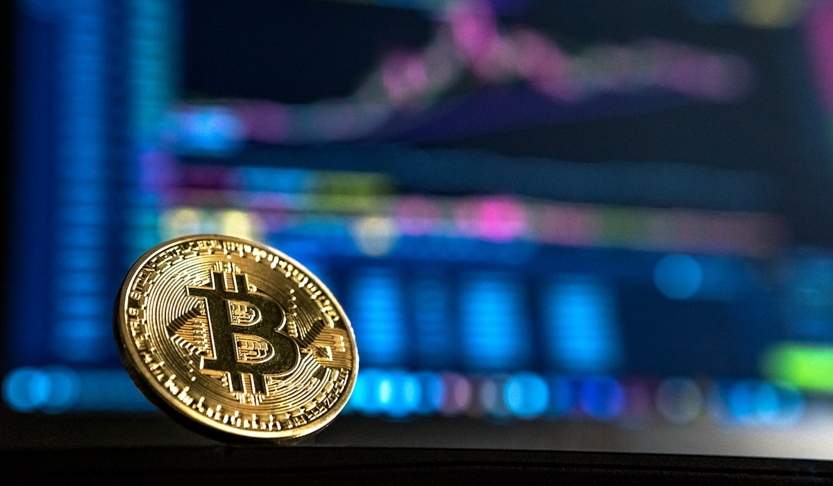 Bitcoin ETF flows and institutional demand